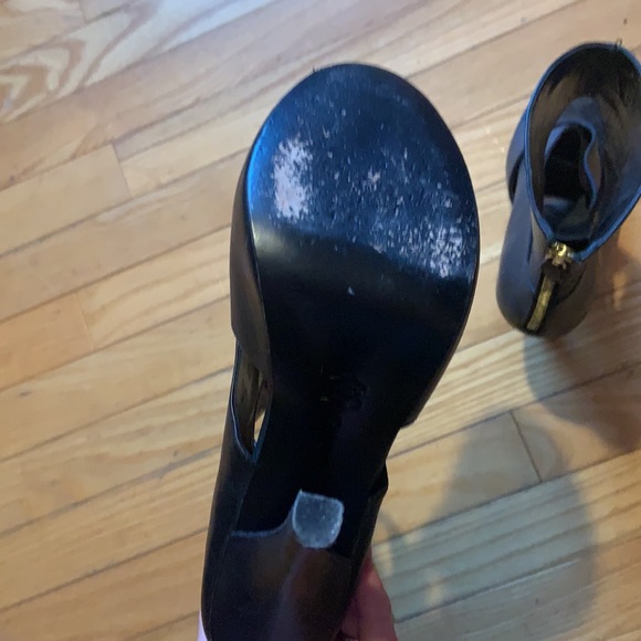 Cut out booties - Picture 5 of 6